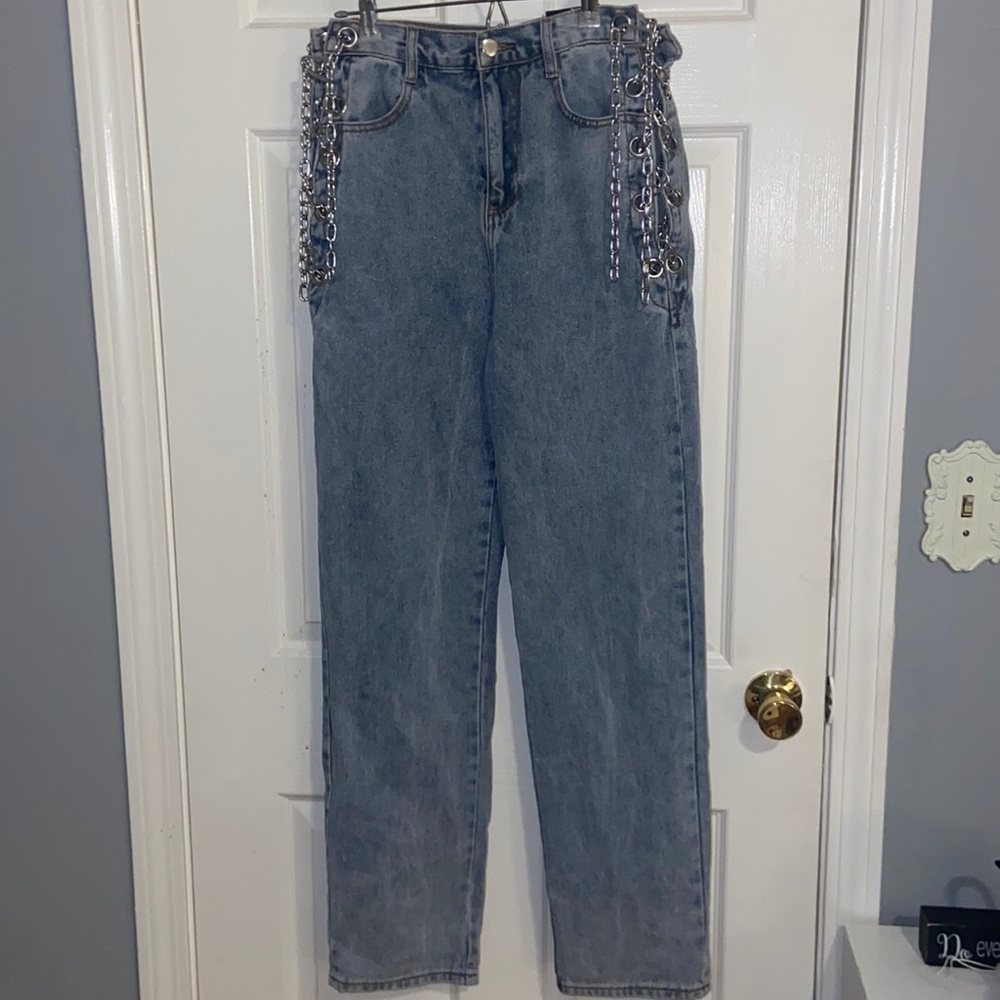 Breaking chains jeans